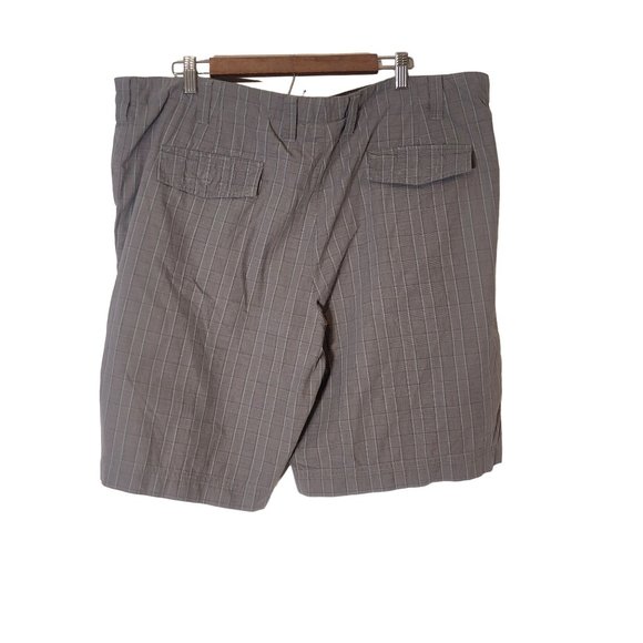 Eddie Bauer Flat Front Bermuda Shorts Gray Plaid Size 42 Men's - Picture 3 of 7